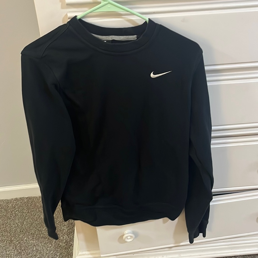 Black Nike pullover no damage
